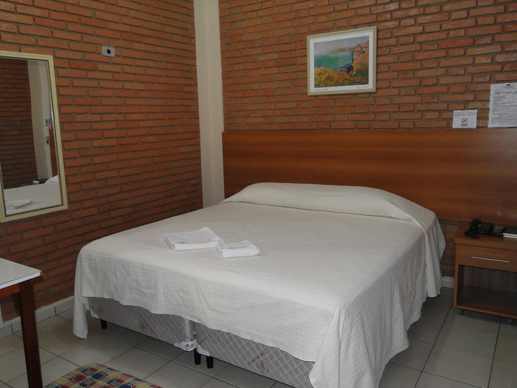 Hotel Pousada Vale Do Sol Em Pompéia Værelse billede