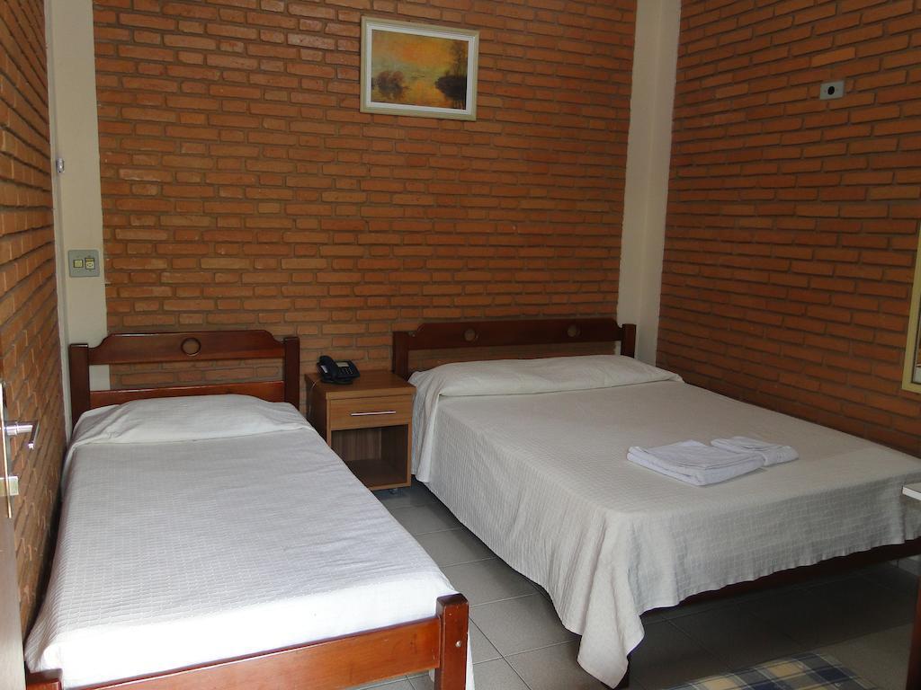 Hotel Pousada Vale Do Sol Em Pompéia Værelse billede